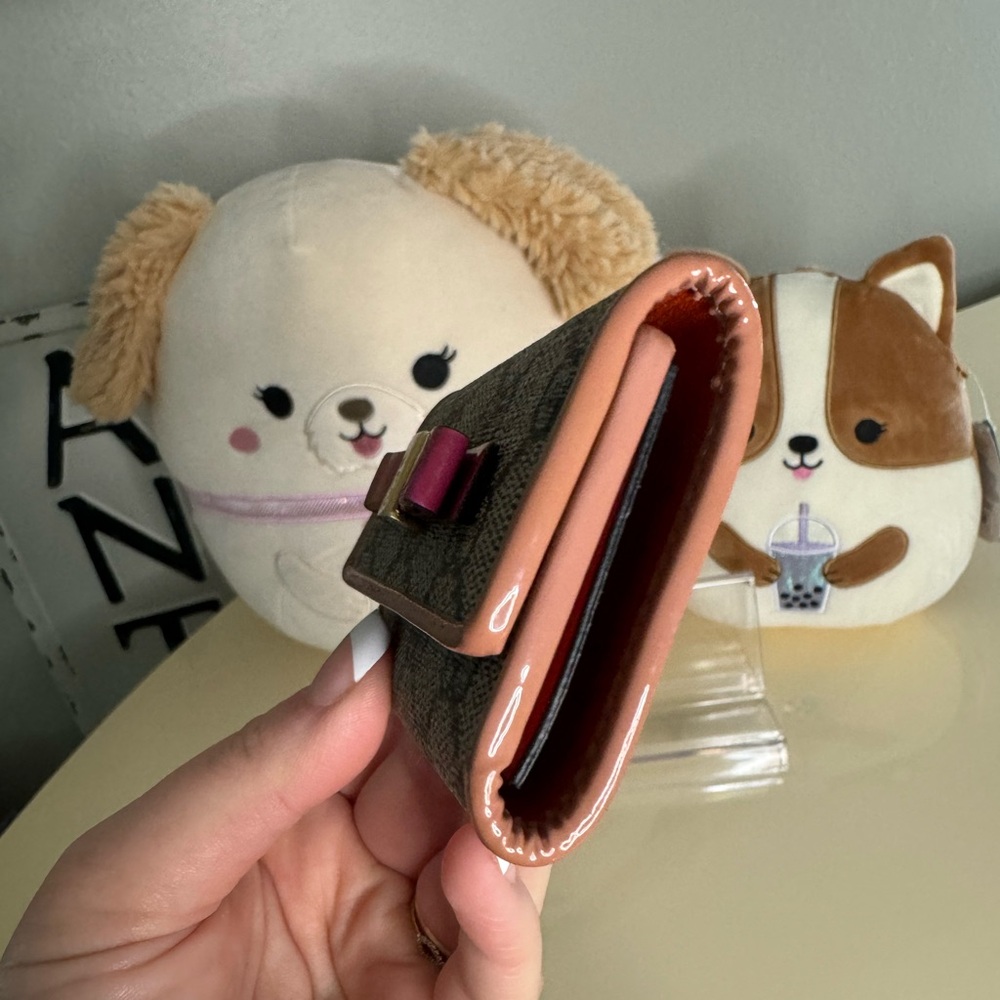 Gucci Key Holder with Pink bow and Orange Interior - Picture 5 of 10
